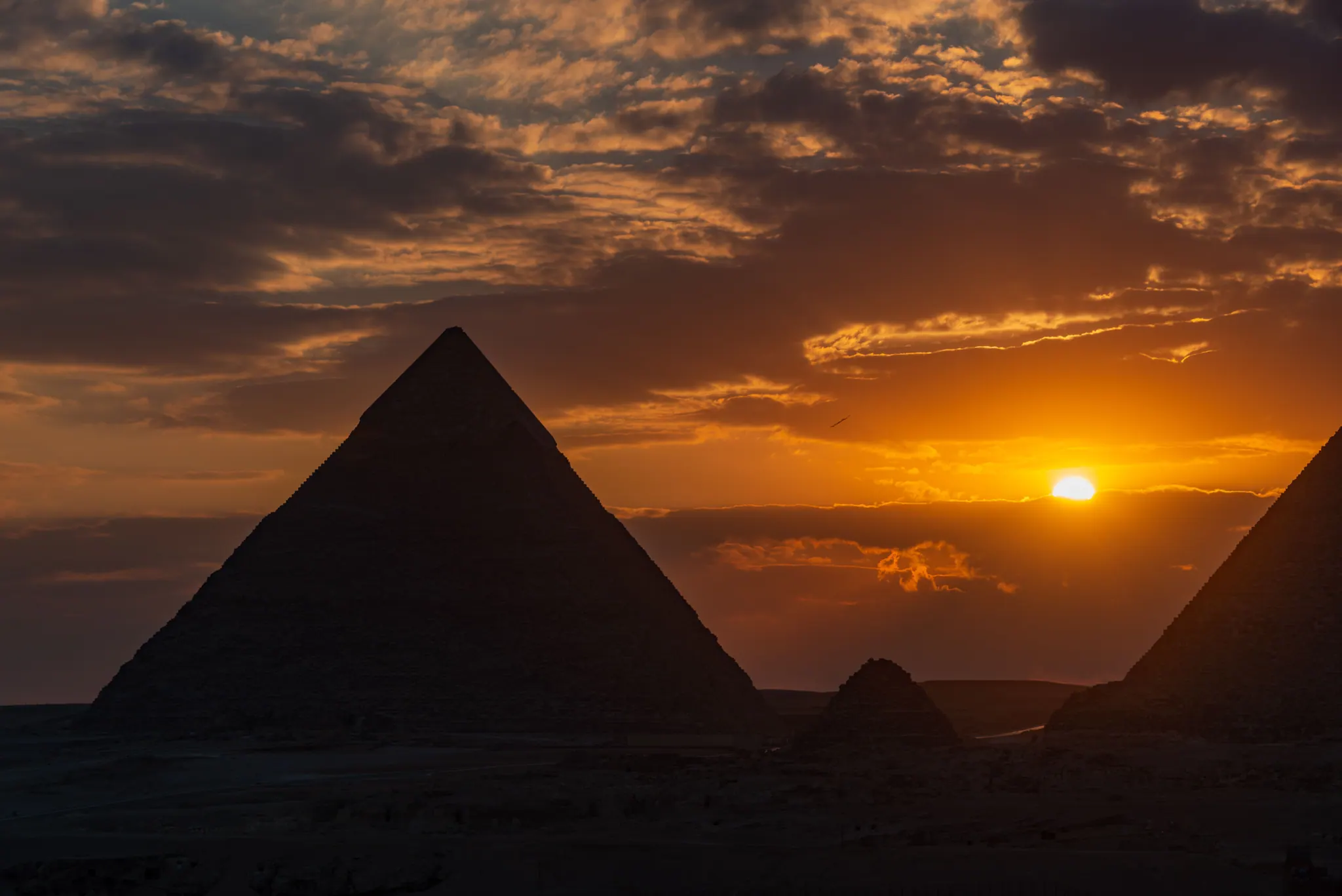 Les pyramides de Gizeh à l'heure dorée