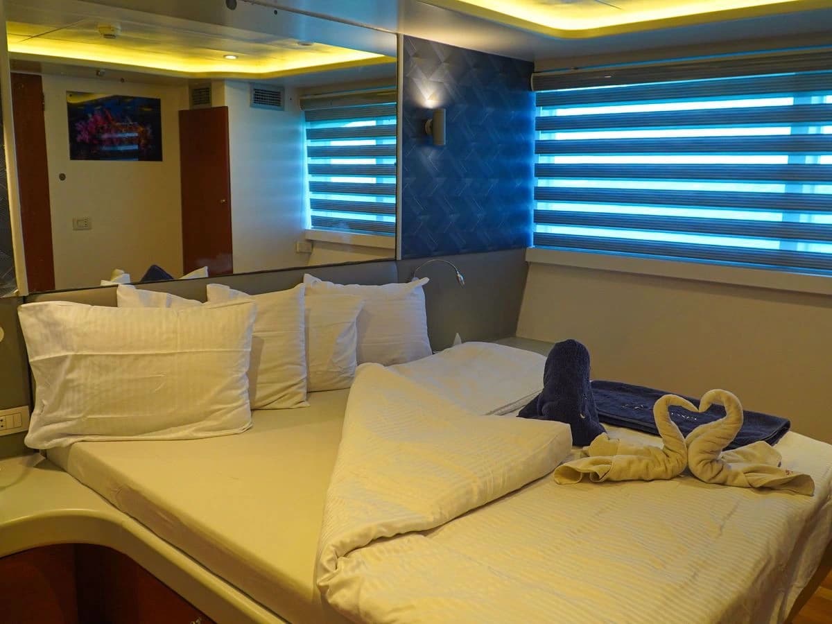 Une cabine de l’Odyssey avec vue sur la mer.